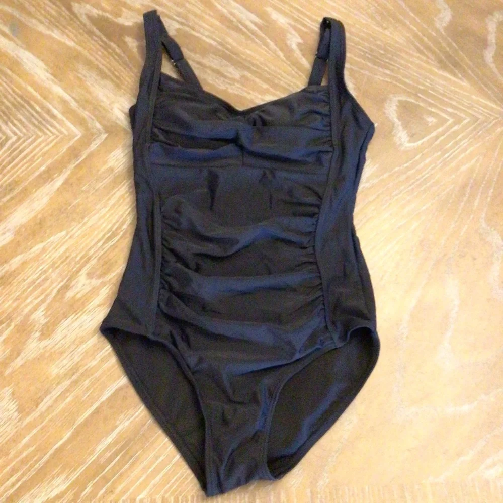 NWOT Womens Fashion Black Ruched One Piece Swimsuit Size XS